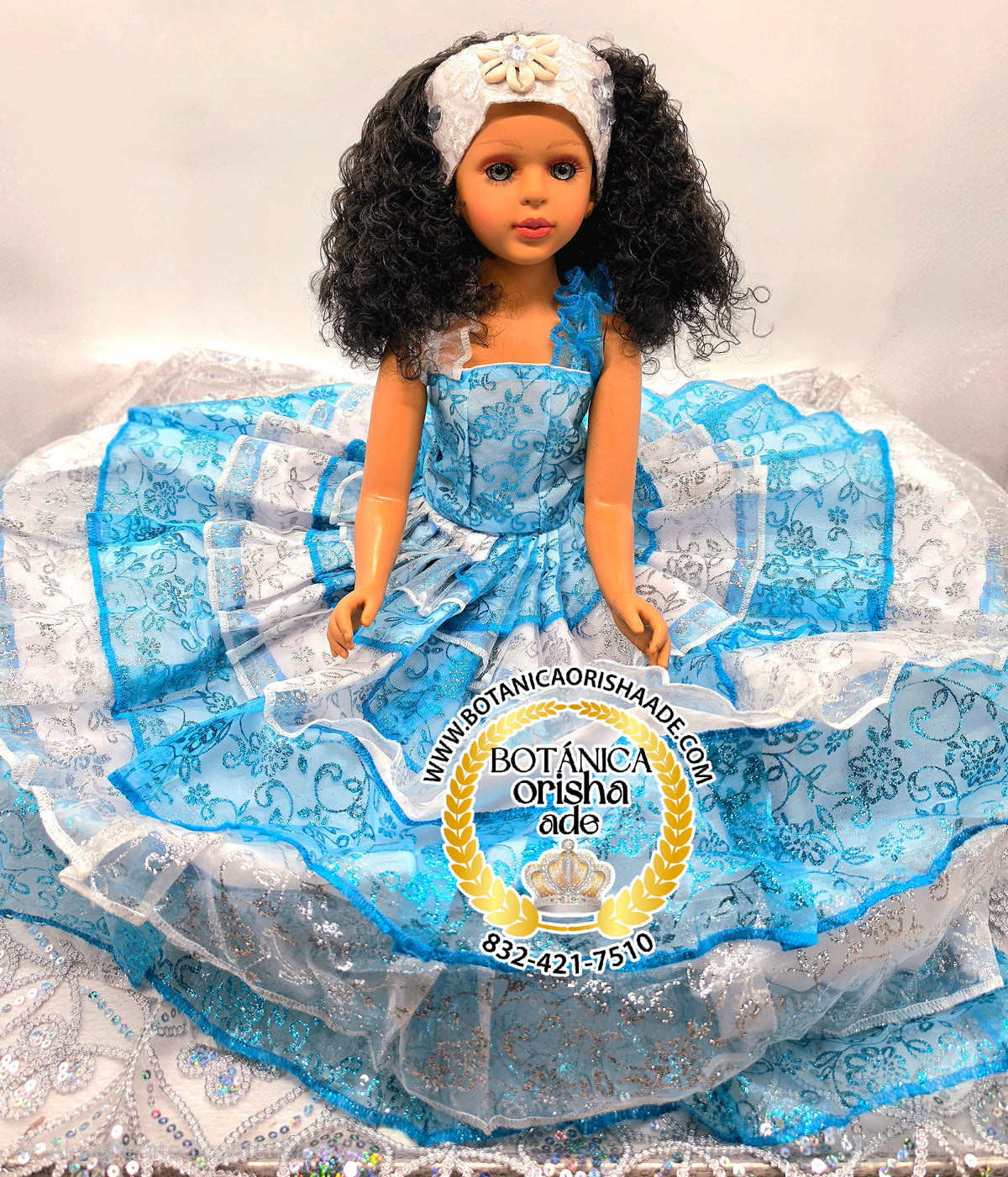 MUÑECA GRANDE VESTIDA DE AZUL CLARO Y BLANCO