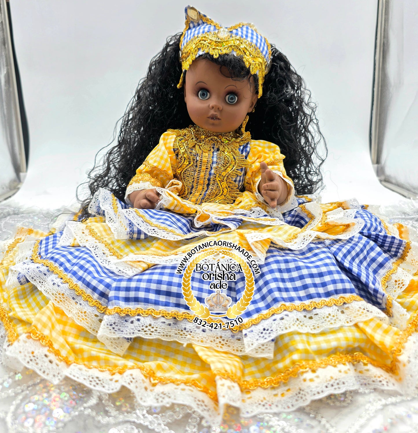 MUÑECA PEQUEÑA VESTIDA DE GINGA AMARILLA Y AZUL