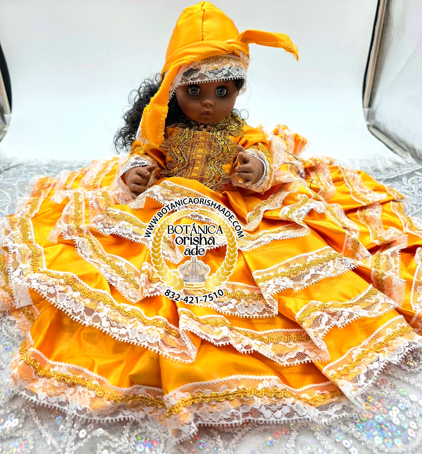 MUÑECA PEQUEÑA VESTIDA DE SATIN AMARIILA