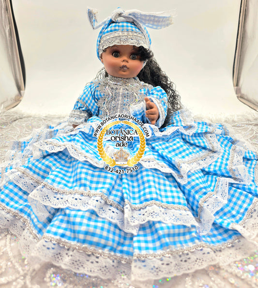 MUÑECA PEQUEÑA VESTIDA DE AZUL CLARO