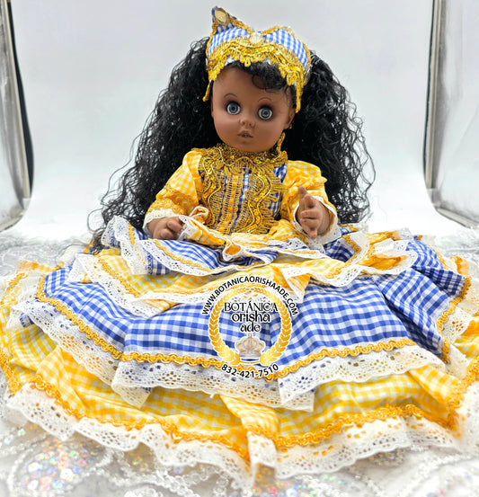 MUÑECA PEQUEÑA VESTIDA DE GINGA AMARILLA Y AZUL