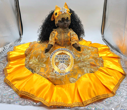 MUÑECA MEDIANA VESTIDA DE SATIN AMARILLO