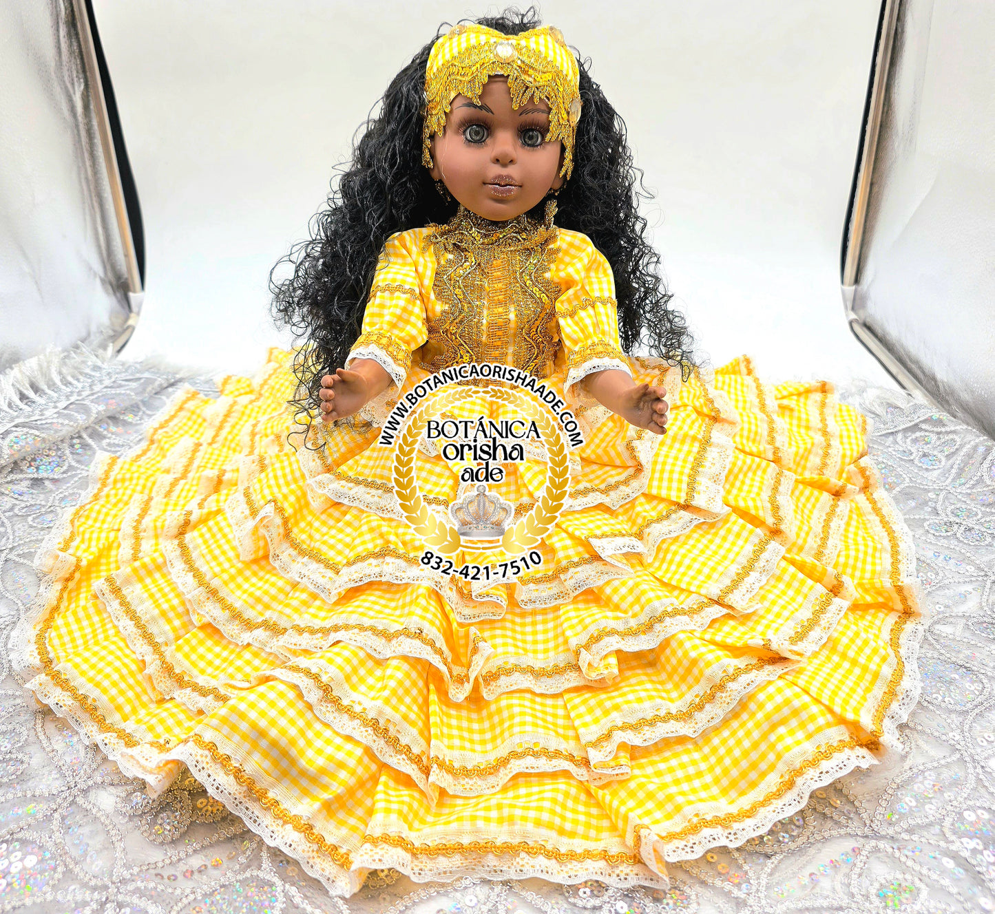 MUÑECA MEDIANA VESTIDA DE GINGA AMARILLA