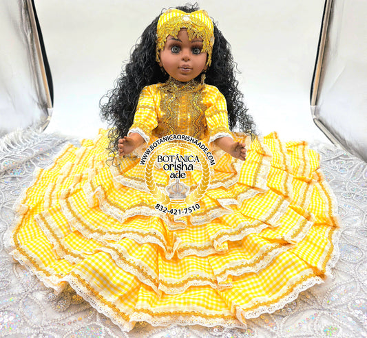 MUÑECA MEDIANA VESTIDA DE GINGA AMARILLA