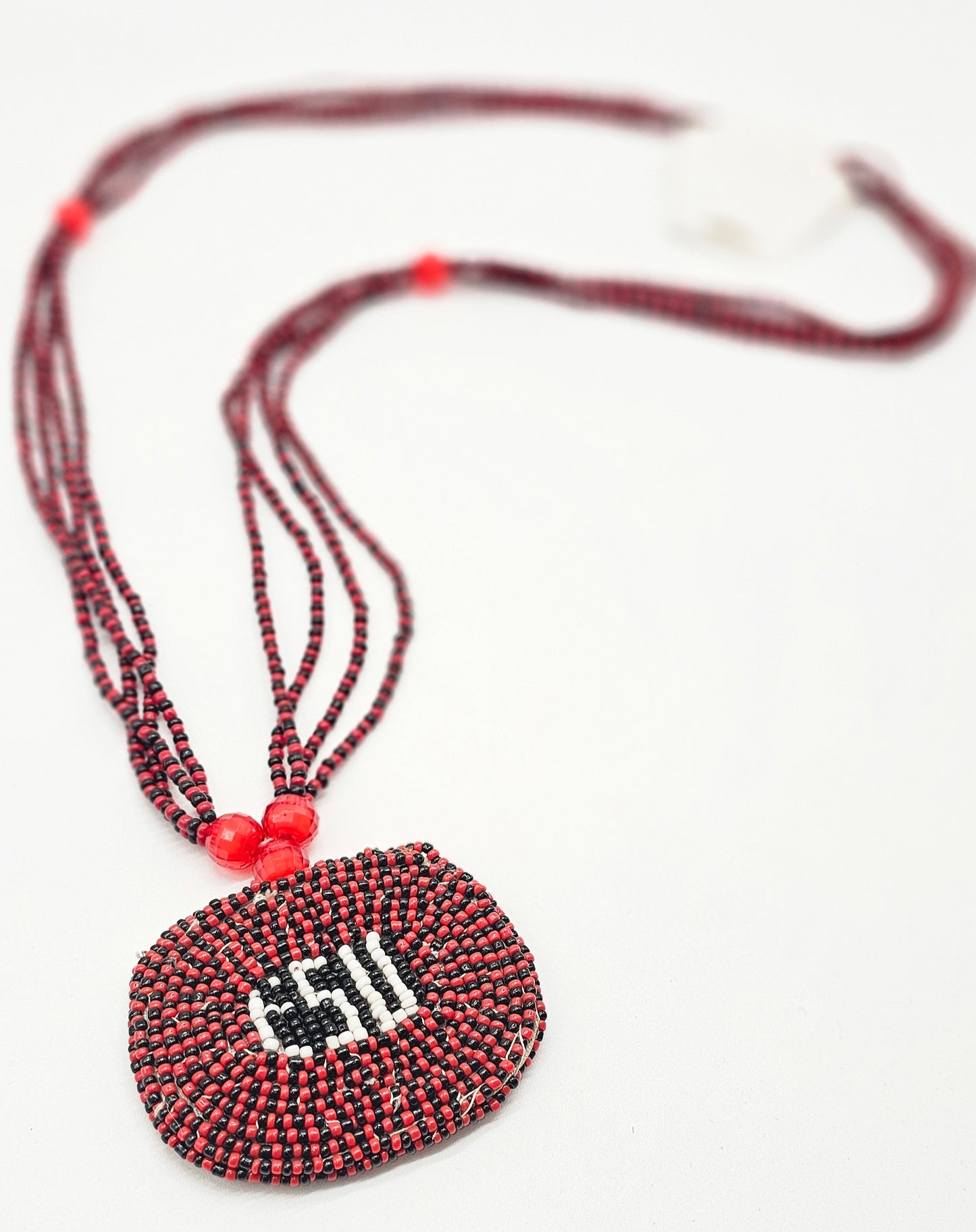 COLLAR TRADICIONAL CON ORISHA (ISESE)
