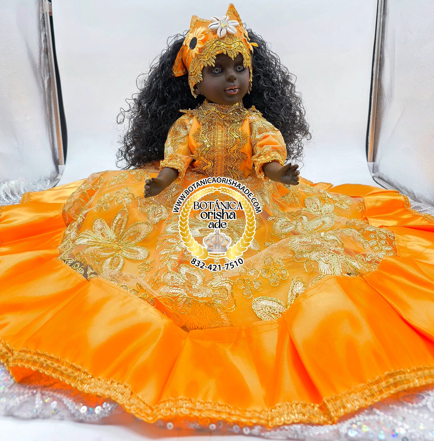 MUÑECA MEDIANA VESTIDA DE AMARILLO
