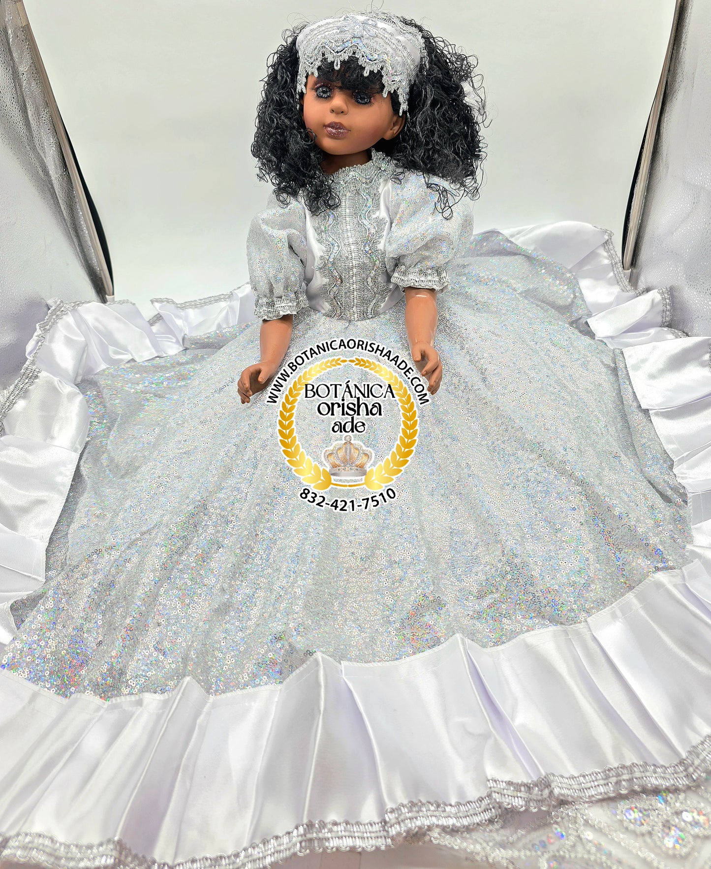 MUÑECA GRANDE VESTIDA DE SATIN BLANCO
